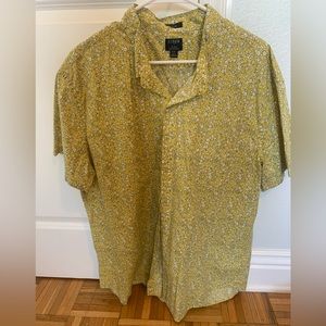 Short sleeve button down men’s casual shirt